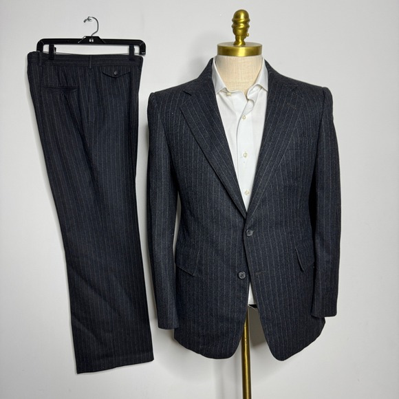 Neiman Marcus Sandhurst Pinstripe Wool Suit Mens Two-Piece Set 41R 35W - Picture 1 of 15